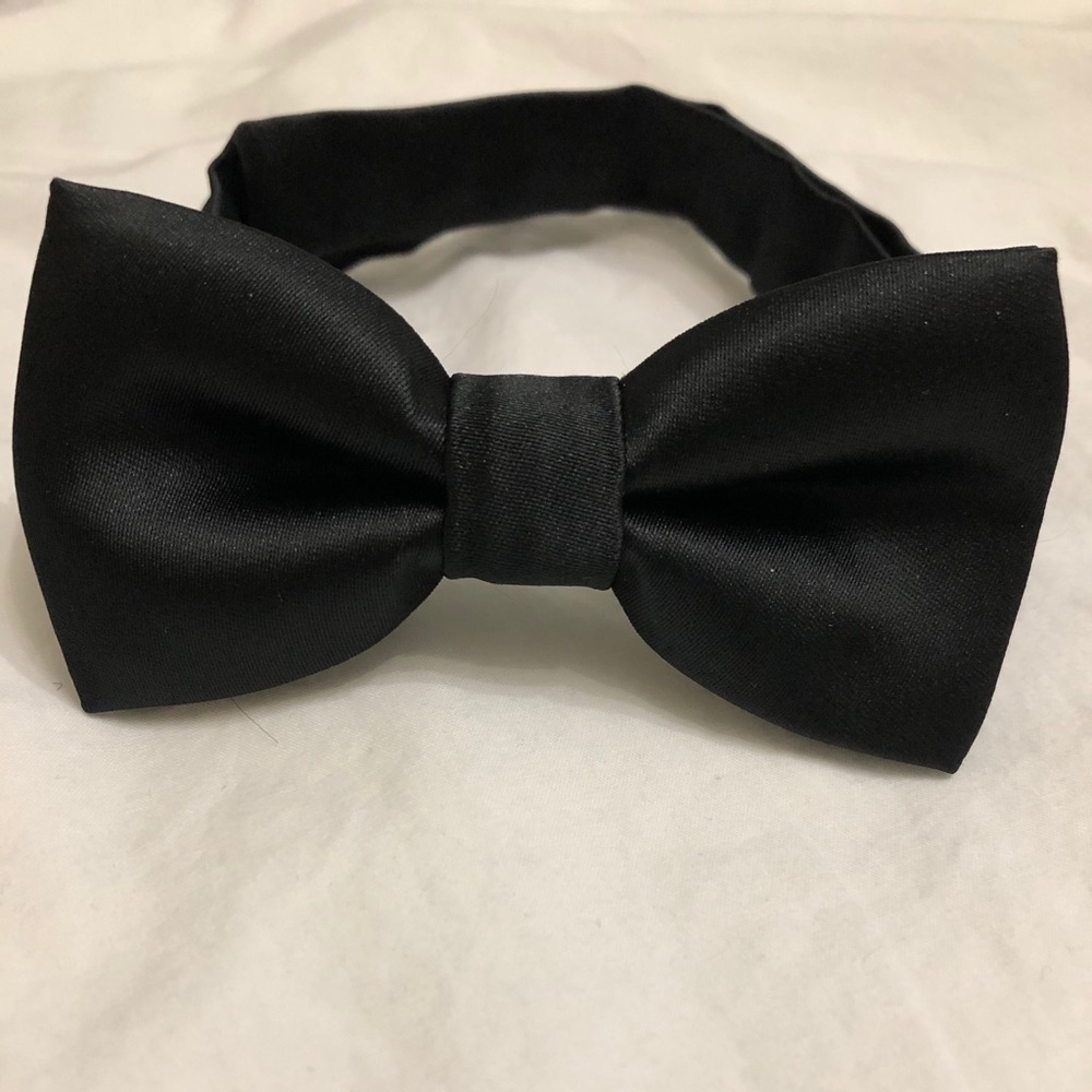 Toddler boys satin bow tie